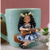 ماگ عروسک دختر گیتاریست با خمیر پلیمری 
